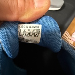adidas　21.5サイズ？の画像