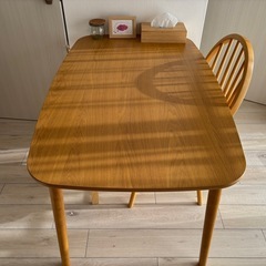 【ほぼ新品】丸角 ダイニングテーブル 4人がけの画像