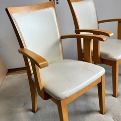 ニトリ　天然木ダイニングチェアー《２客セット）幅55×奥行54.5×高さ87》アイボリー　 　福岡市内配達OK 　1／4からOKの画像