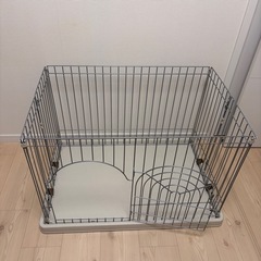 犬用金属製ケージ 出入り口付きの画像