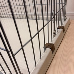 犬用金属製ケージ 出入り口付きの画像