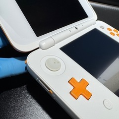 美品　ニンテンドー2DS LL ホワイト/オレンジ 任天堂 NINTENDO JAN-001の画像