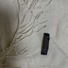 la châtaigneraie ラメ入アイボリー マフラーの画像