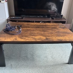 テレビ台とコタツの画像