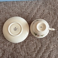 【新品未使用品]】Wedgwood ストロベリー花柄 ティーカップ・ソーサーセットの画像