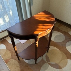 サイドテーブル　アンティーク調
の画像