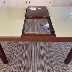 ダイニングテーブルの画像