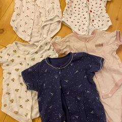 赤ちゃん服の画像