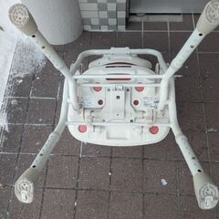介護用　肘掛け付きシャワーチェア（軽量浴槽台付）の画像