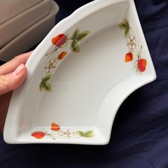 いちご　ストロベリー柄　お皿　8個セットの画像