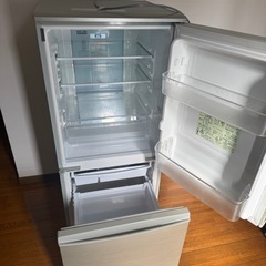 SHARP 冷蔵庫　137L 一人暮らしに最適
の画像
