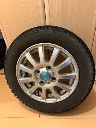 ハイエース純正ホイール2023年式、新品タイヤセット走行10キロ ハイエース純正ホイール2023年式、新品タイヤセット走行10キロ