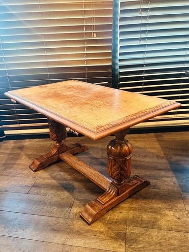 アンティーク彫刻装飾付き木製テーブル ショップ アンティーク彫刻装飾付き木製テーブル