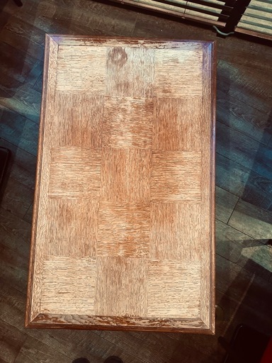 ショップ アンティーク彫刻装飾付き木製テーブル