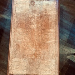 アンティーク彫刻装飾付き木製テーブルの画像