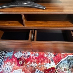 32インチテレビとテレビ台
の画像