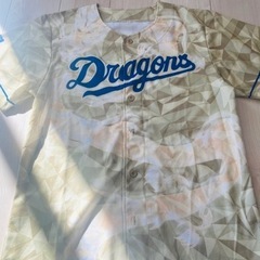 ドラゴンズユニフォームとタペストリー