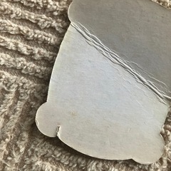 糸巻き台紙　昭和　レトロ　約4.8×6.4㎝　※難ありの画像