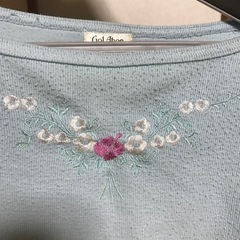 水色　長袖トレーナー　胸元刺繍の画像