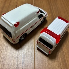 車玩具2台　救急車の画像