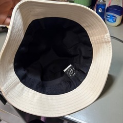 SENSE OF GRACE フェイクレザーハットの画像