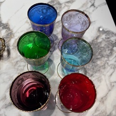 イタリア製金彩入り色ガラスのゴブレットの画像