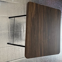 折りたたみ机の画像