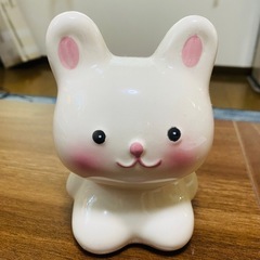 うさぎの貯金箱　陶器の画像