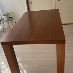 BoConceptダイニングテーブル ウォルナット 4〜6人掛けの画像