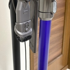 Dysonダイソン充電スタンド付
の画像