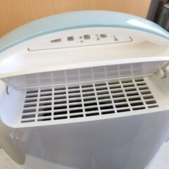 アイリスオーヤマ 衣類乾燥除湿機 IJC-H65 コンプレッサー式 2020年製 ホワイト/ブルー IRIS OHYAMA 札幌 北20条店の画像