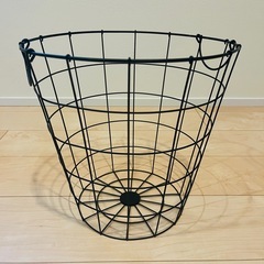 毛布、クッション、スチールバスケット