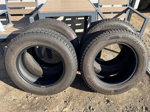 スタッドレスタイヤ　225/65R17　ブリザックＤＭ－Ｖ３