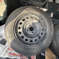 スタッドレスタイヤ〔ホイール付き）トヨタ　アクア　美品の画像