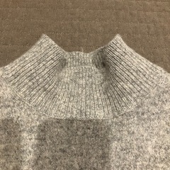 UNIQLO グレー タートルネック ニットセーター　Mサイズ　ウール100%の画像