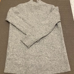 UNIQLO グレー タートルネック ニットセーター　Mサイズ　ウール100%の画像