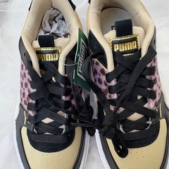 新品未使用　puma　プーマ　スニーカー 22cmの画像