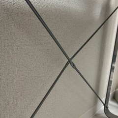 ガラステーブルと椅子のセットの画像