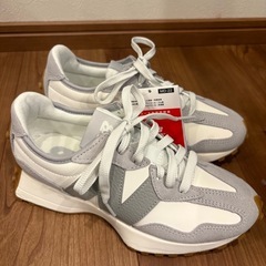 ニューバランス　ウィメンズ23.5センチ
