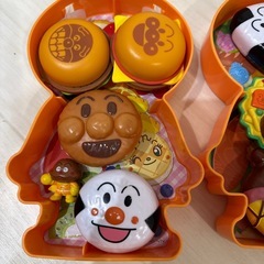 二月中旬最終処分します。アンパンマンお弁当箱セットの画像