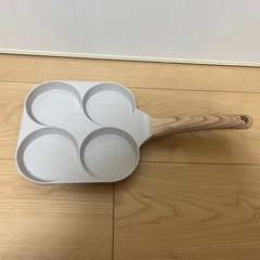 カローテ　四つ穴フライパンの画像