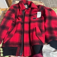 carharttジャケットの画像