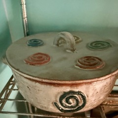 陶芸で作った急須やお皿の画像