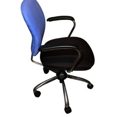 【ジ1226-12】勉強机にも合う‼️オフィスチェア 高さ調整機能付きの画像