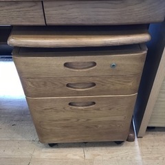 【トレファク神戸新長田店 買取/販売】取りに来られる方限定！カリモクの学習机ご紹介ですの画像