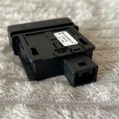 🚗スズキ車　純正ハザードスイッチの画像