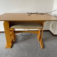 【早い者勝ち❗️】折り畳む　ダイニングテーブルの画像
