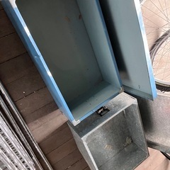 昔ながらのブリキの衣装ケースどれでもの画像