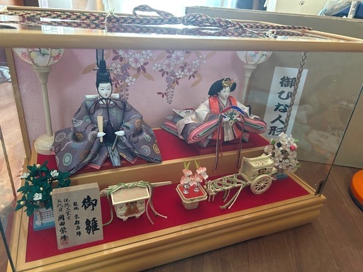 雛人形　ガラスケース入り