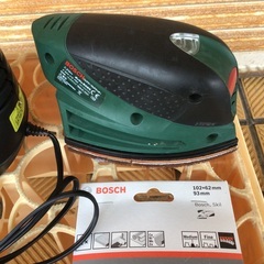 ボッシュ　コードレス　充電式サンダー　替えパッド付きの画像